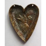 A SMALL CAST BRONZE HEART SHAPED STOOP. 2.75ins long.