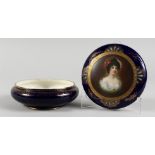 A CONTINENTAL PORCELAIN CIRCULAR BOX AND COVER, rich blue ground with gilded decoration, the cover