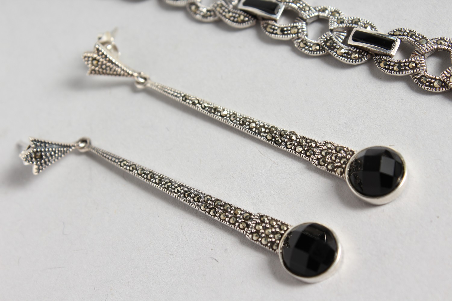 A SILVER MARCASITE ONYX SET BRACELET and PAIR OF DROP EARRINGS. - Image 4 of 4