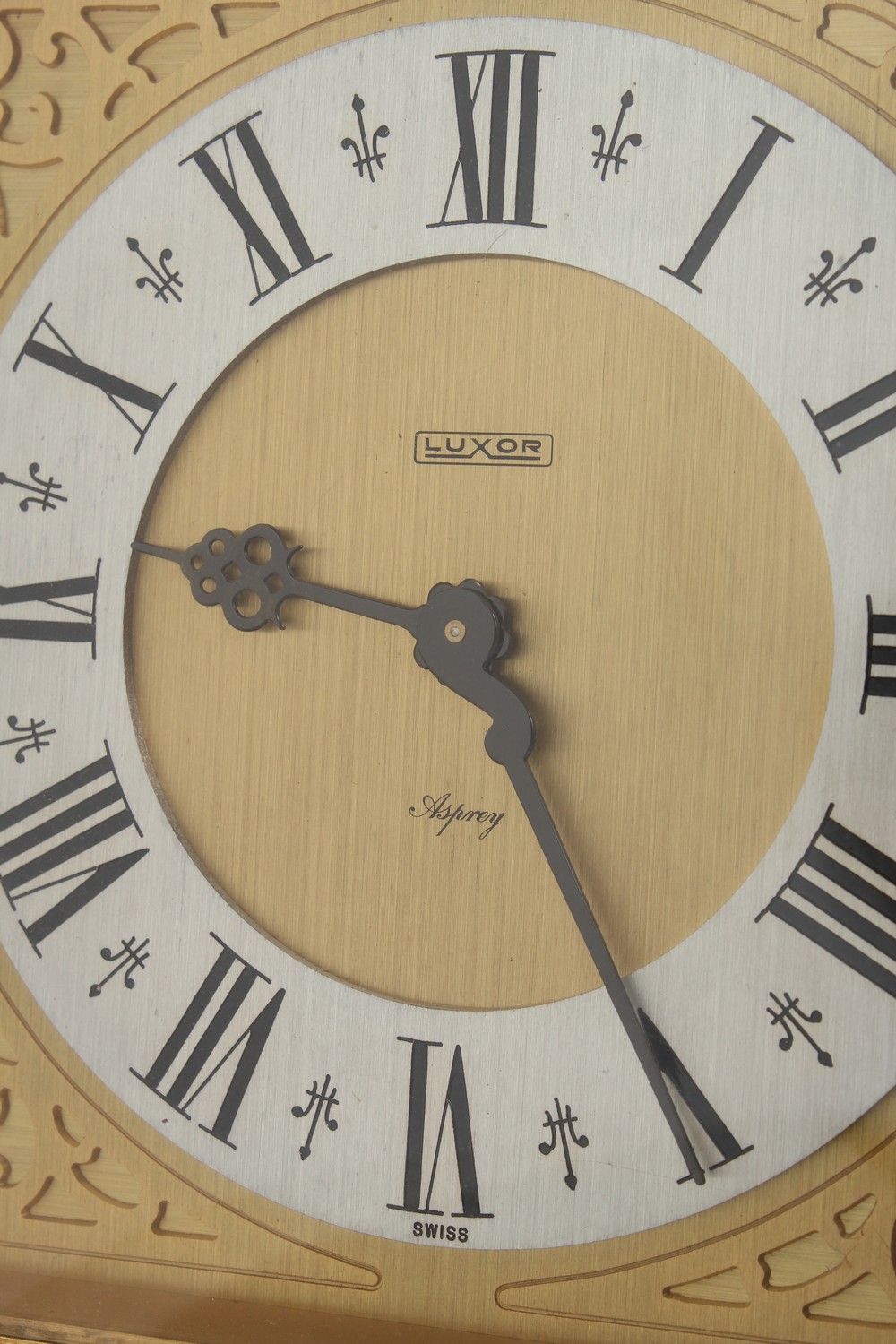 A SUPERB ASPREY LUXOR BRASS AND TORTOISESHELL BRACKET CLOCK, with silvered dial, black Roman - Image 4 of 6
