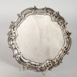 A PIE CRUST SILVER SALVER. 8ins diameter. Birmingham 1903. Maker: Elkington & Co. Weight 13ozs.