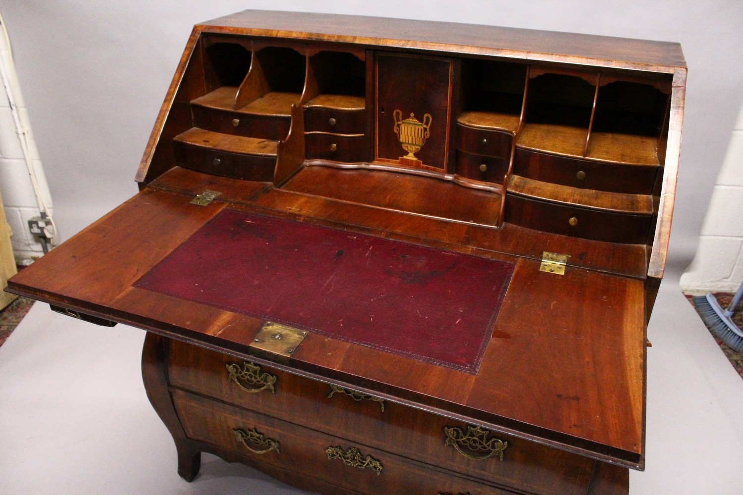 A GOOD 18TH CENTURY DUTCH MARQUETRY BUREAU with fall flap, fitted interior, with well above two - Image 4 of 6