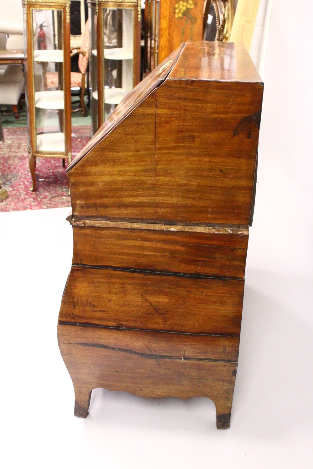 A GOOD 18TH CENTURY DUTCH MARQUETRY BUREAU with fall flap, fitted interior, with well above two - Image 5 of 6