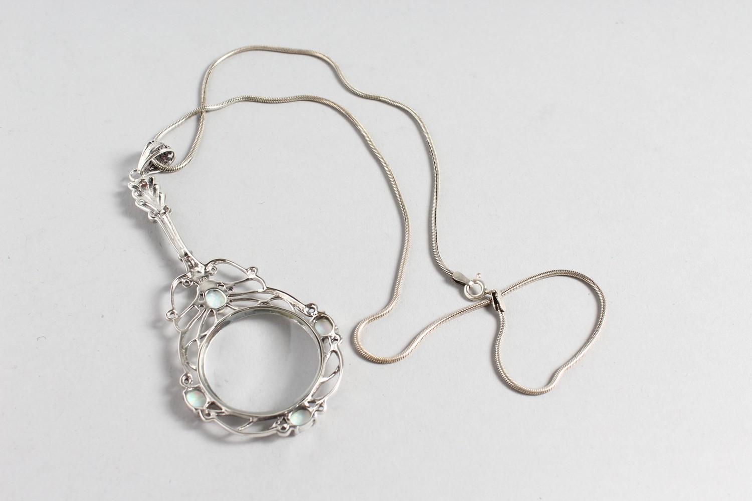 A SILVER OPAL SET SPY GLASS on a chain. - Image 4 of 4