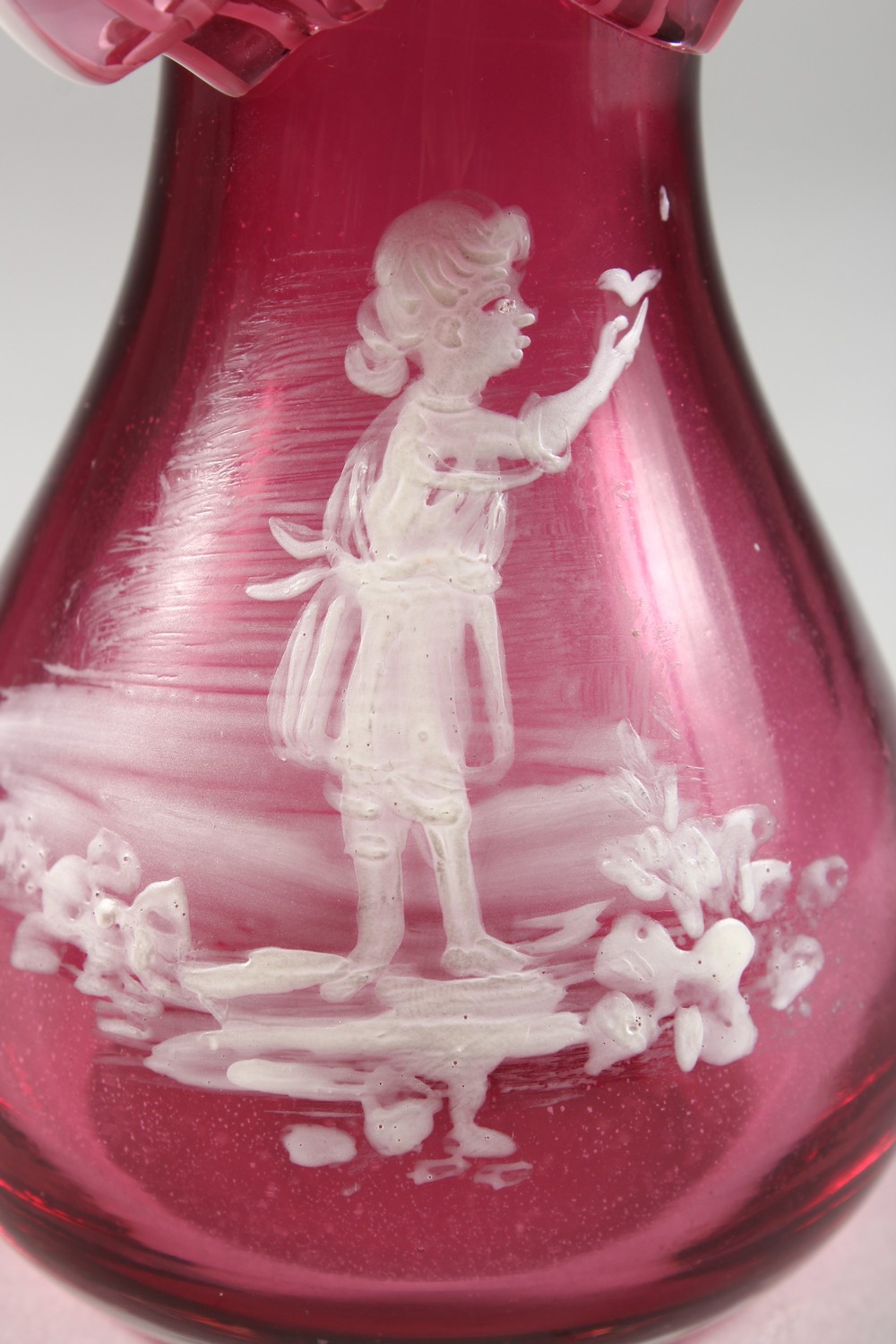 A CRANBERRY MARY GREGORY VASE. - Image 2 of 11