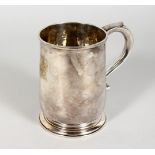 A GEORGE I PLAIN PINT TANKARD, with 'C' scroll handle. London 1726. Maker: Humphrey Payne. Weight