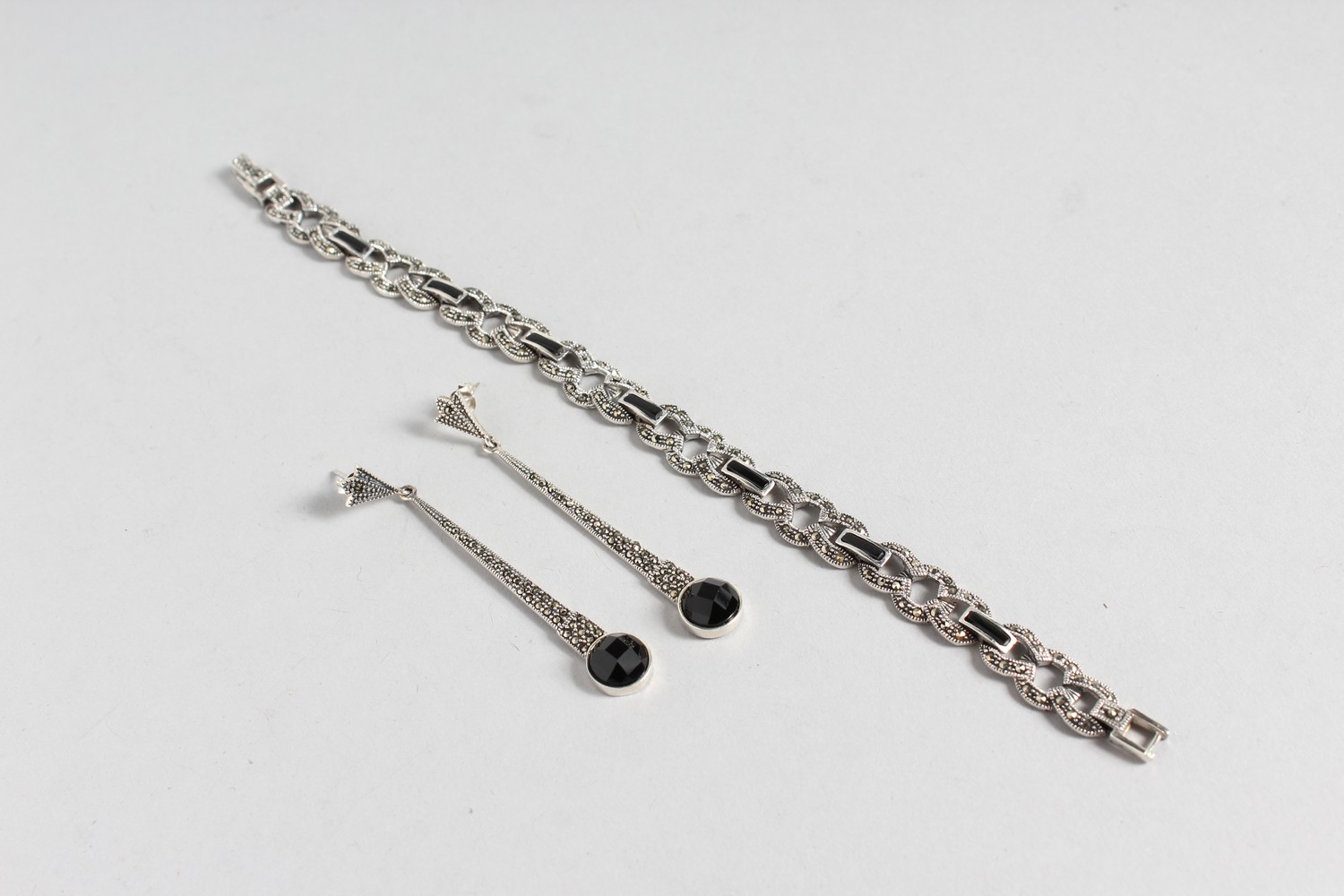 A SILVER MARCASITE ONYX SET BRACELET and PAIR OF DROP EARRINGS. - Image 2 of 4