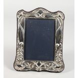 AN ART DECO SILVER PHOTOGRAPH FRAME. 7.5ins x 5.5ins.