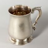 A GEORGE II PINT BALUSTER TANKARD, with acanthus handle. London 1752. Maker: Thomas Cooke &