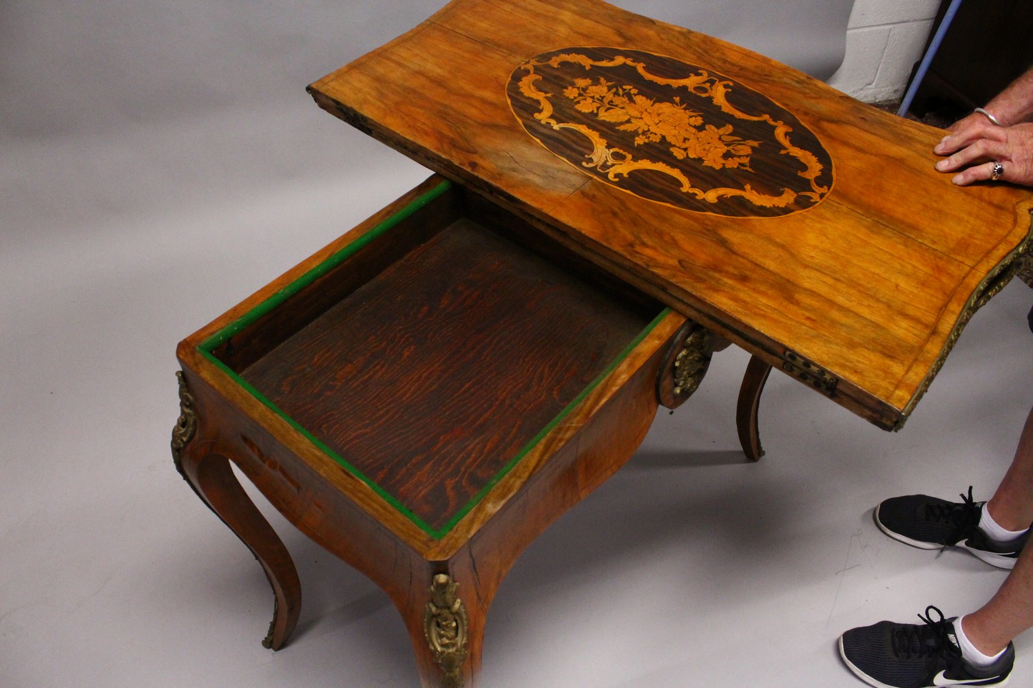 A 19TH CENTURY FRENCH WALNUT, MARQUETRY AND ORMOLU CARD TABLE, with serpentine folding top, shaped - Image 4 of 5