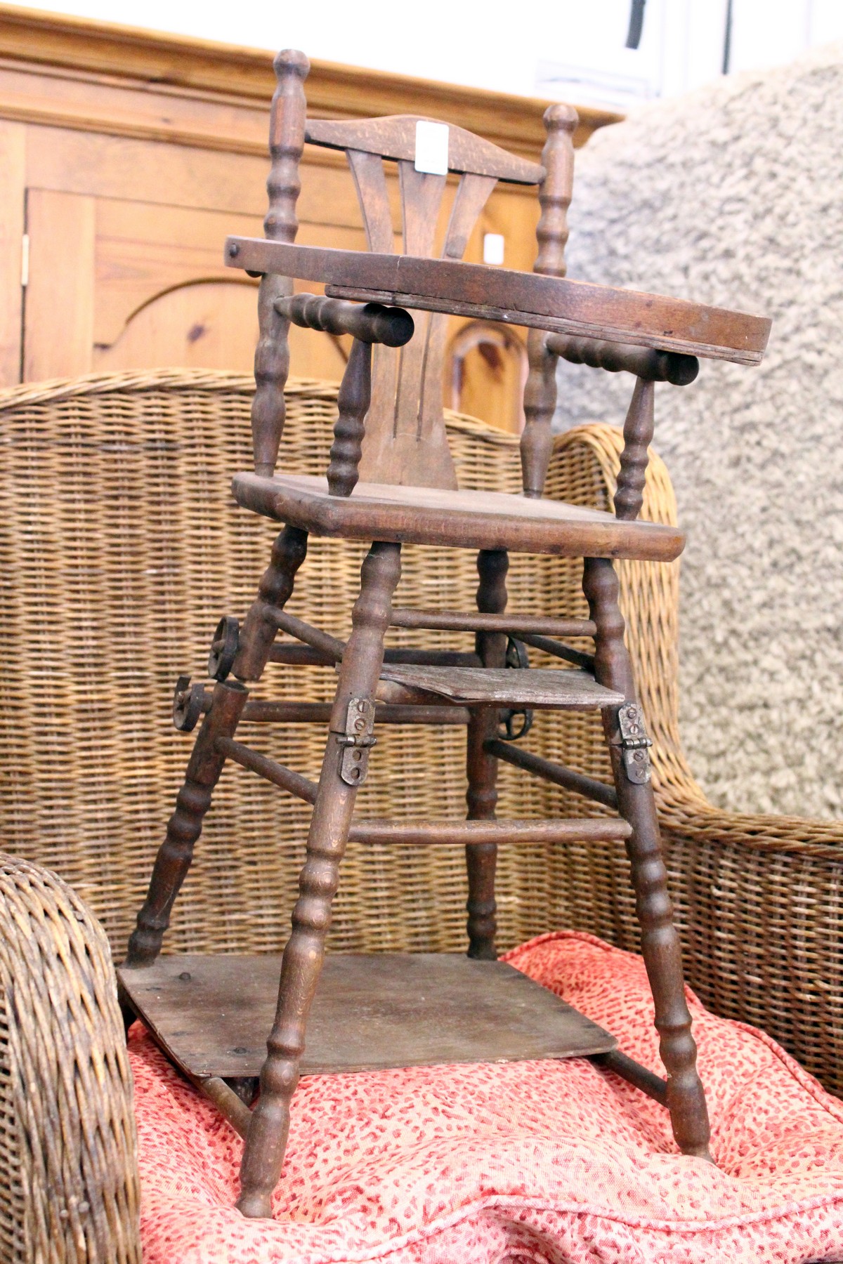 A dolls cot and metamorphic high chair - Image 3 of 3