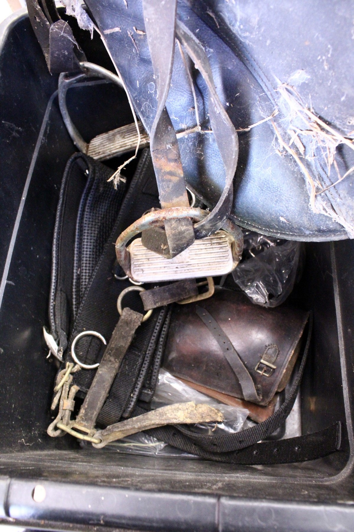 A leather horse saddle and similar equipment - Image 2 of 2