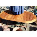 A good garden hardwood folding table