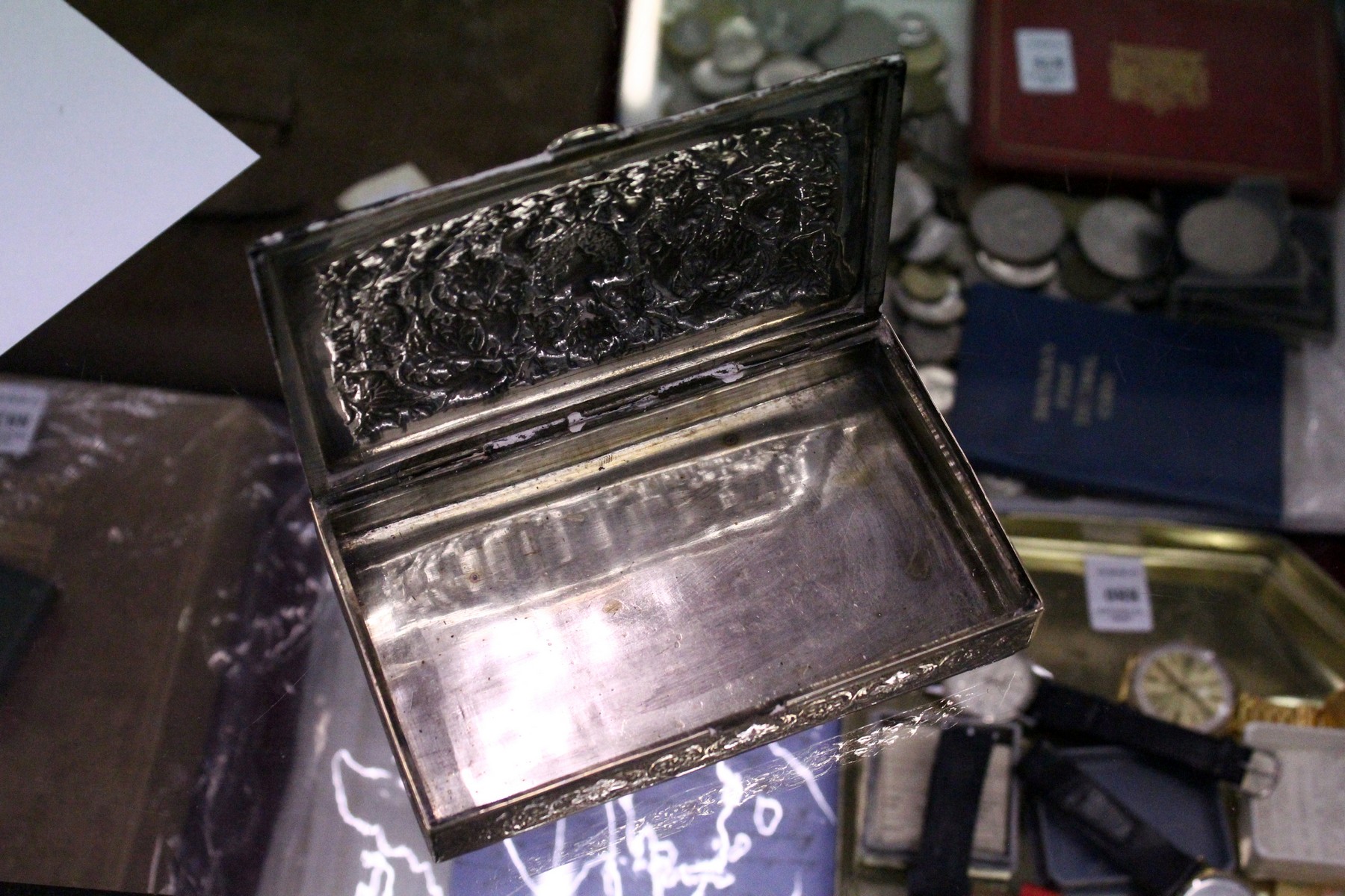 A good Eastern silver box with embossed hinged lid and engraved decoration - Image 2 of 2