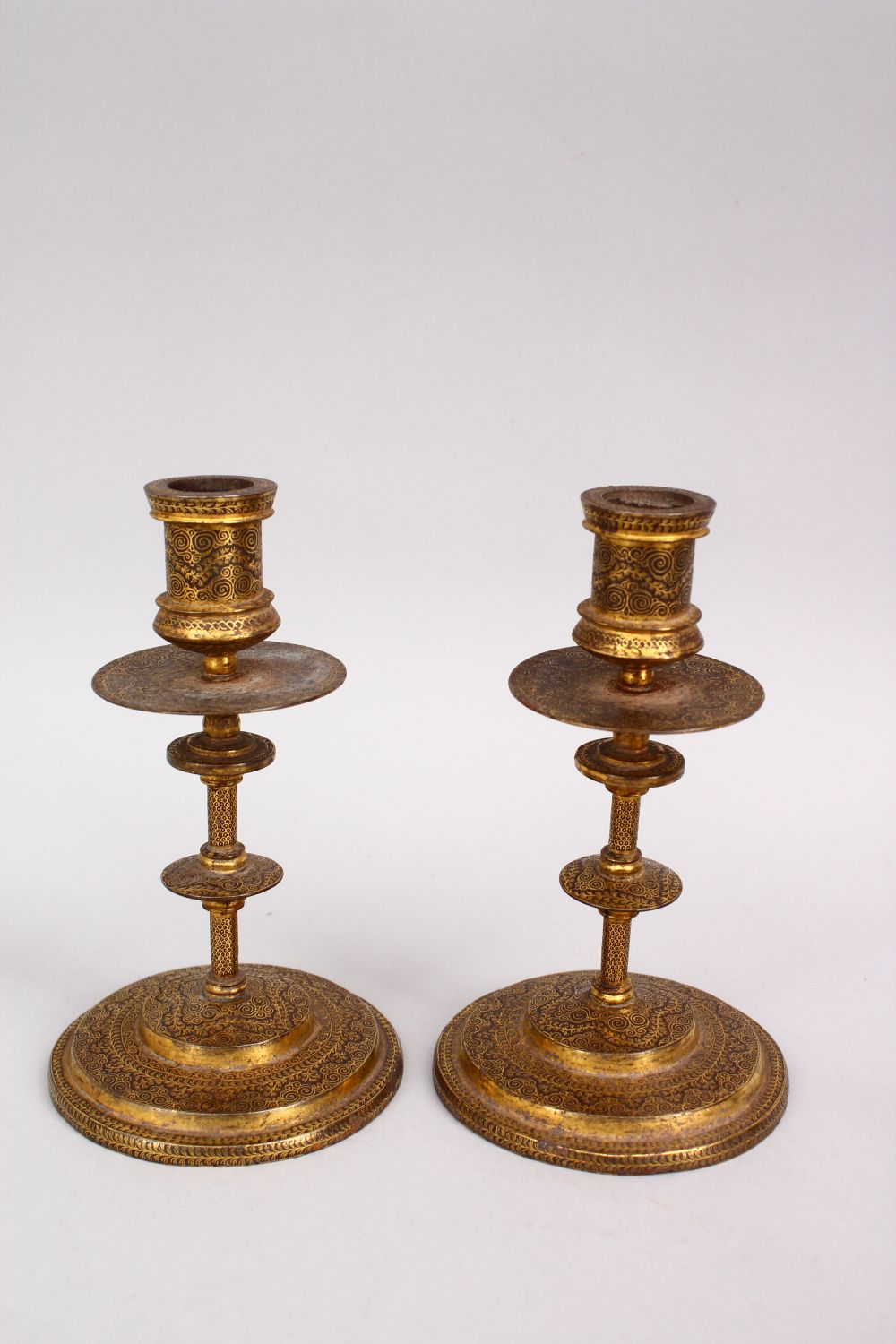 A 19TH CENTURY INDIAN DAMASCUS FOUR PIECE TABLE SET, comprising inkwell, pen holder and a pair of - Image 2 of 4