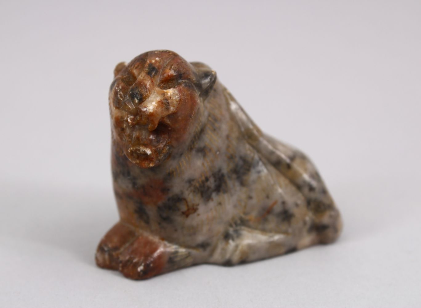 A CHINESE CARVED SOAPSTONE FIGURE OF A MYTHICAL CAT, 7cm long