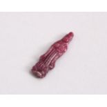 A GOOD CHINESE CARVED RUBY PENDANT OF GUANYIN, 2.2CM .