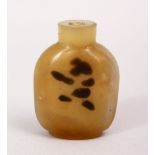 A GOOD 19TH / 20TH CENTURY CHINESE AGATE SNUFF BOTTLE, with dark inclusions, 5cm.