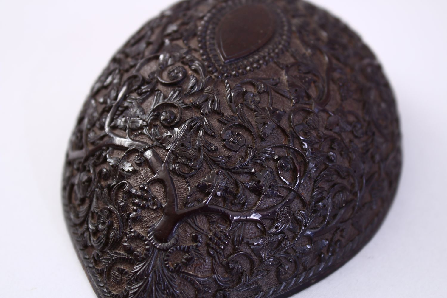 A FINE 18TH CENTURY CEYLONESE DUTCH COLONIAL COCONUT CUP, with finely carved foliate decoration, - Image 4 of 7
