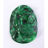 A CHINESE CARVED JADE LION DOG PENDANT, 7CM.