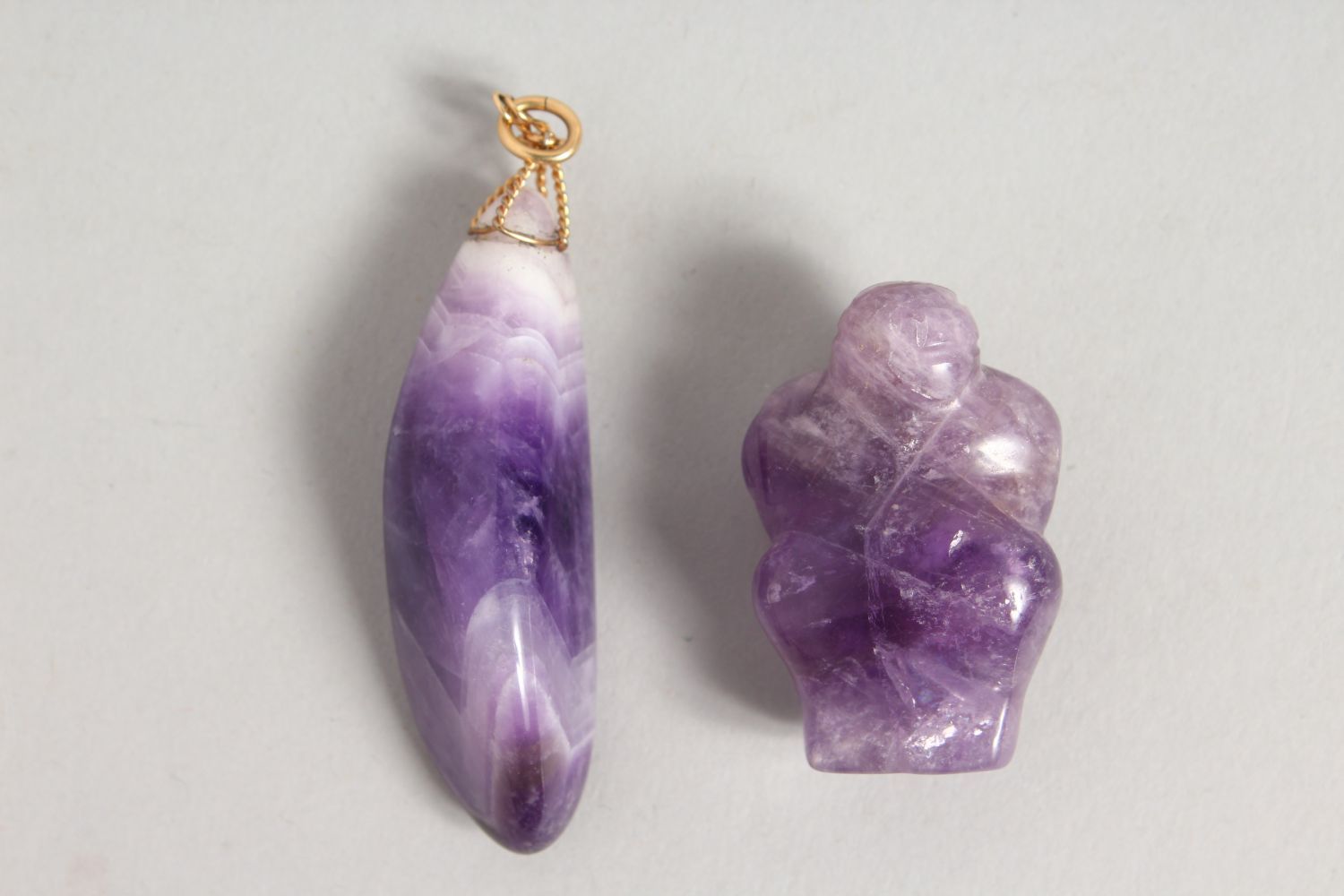 TWO CHINESE AMETHYST COLOURED STONE / CRYSTAL PENDANT AND FIGURE OF A BUST, 6cm & 3.5cm. - Image 2 of 2