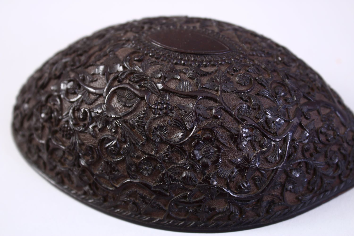 A FINE 18TH CENTURY CEYLONESE DUTCH COLONIAL COCONUT CUP, with finely carved foliate decoration, - Image 3 of 7