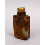 A GOOD 19TH / 20TH CENTURY CHINESE CARVED JADE SNUFF BOTTLE, with a hardstone stopper and moulded