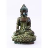 A GOOD EARLLY 17TH / 18TH CENTURY TIBETAN BRONZE FIGURE OF BUDDHA, in a seated position holding a