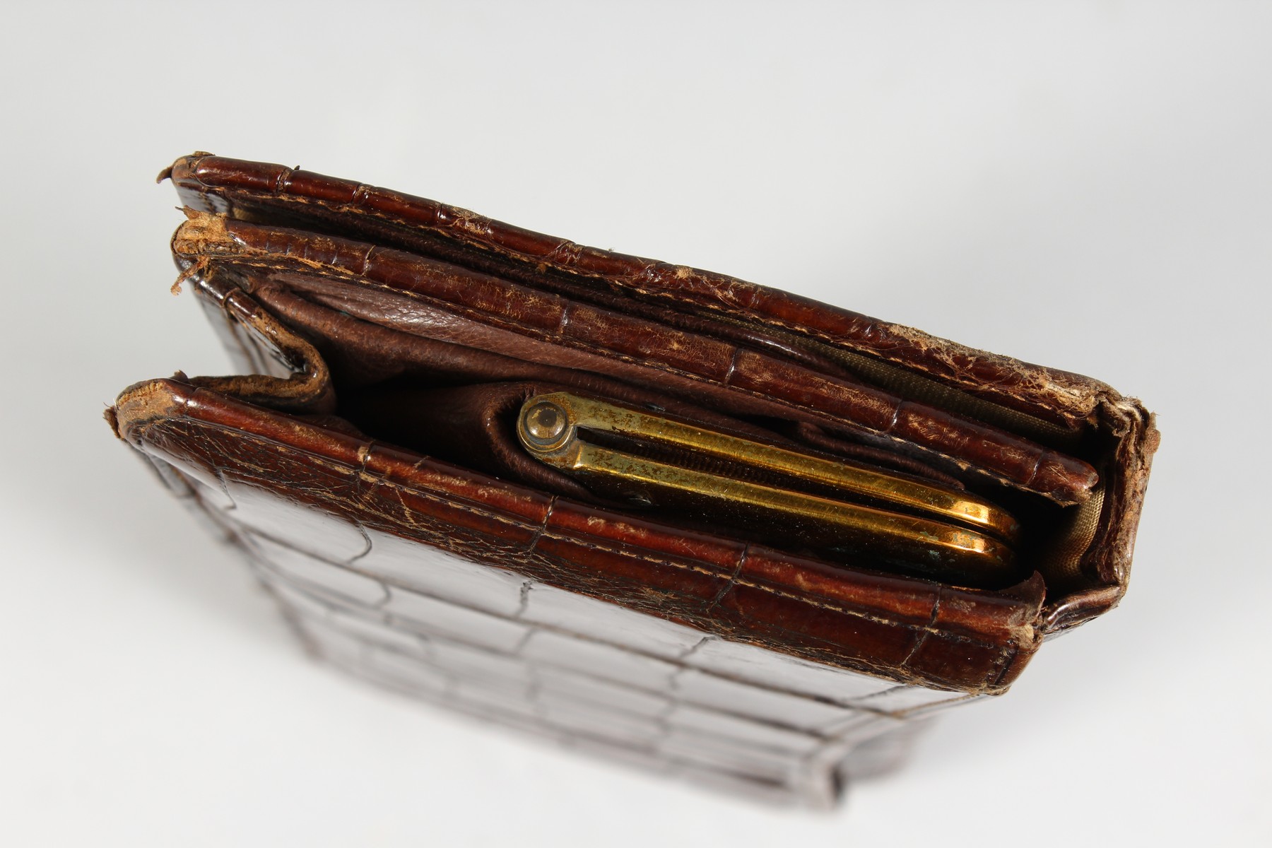 A LADIES CROCODILE LEATHER PURSE, wit silver mount. 8ins long. - Image 3 of 5
