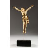 A SUPERB QUALITY 18TH CENTURY ITALIAN CARVED IVORY CORPUS CHRISTI on a stand. 7.5ins high.