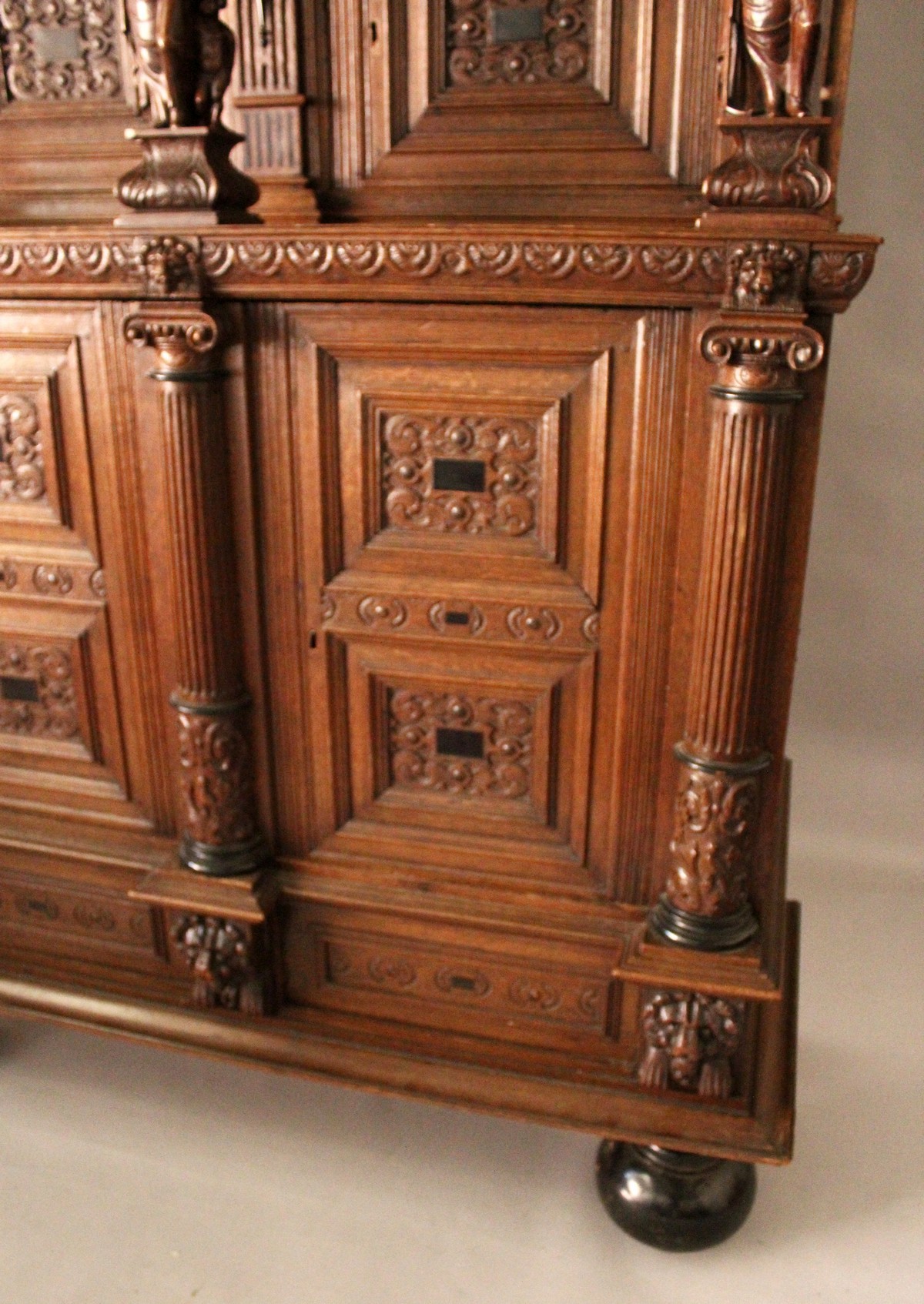 A GOOD 17TH CENTURY FLEMISH OAK CUPBOARD, with carved cornice and frieze, carved with a vase and - Image 15 of 16