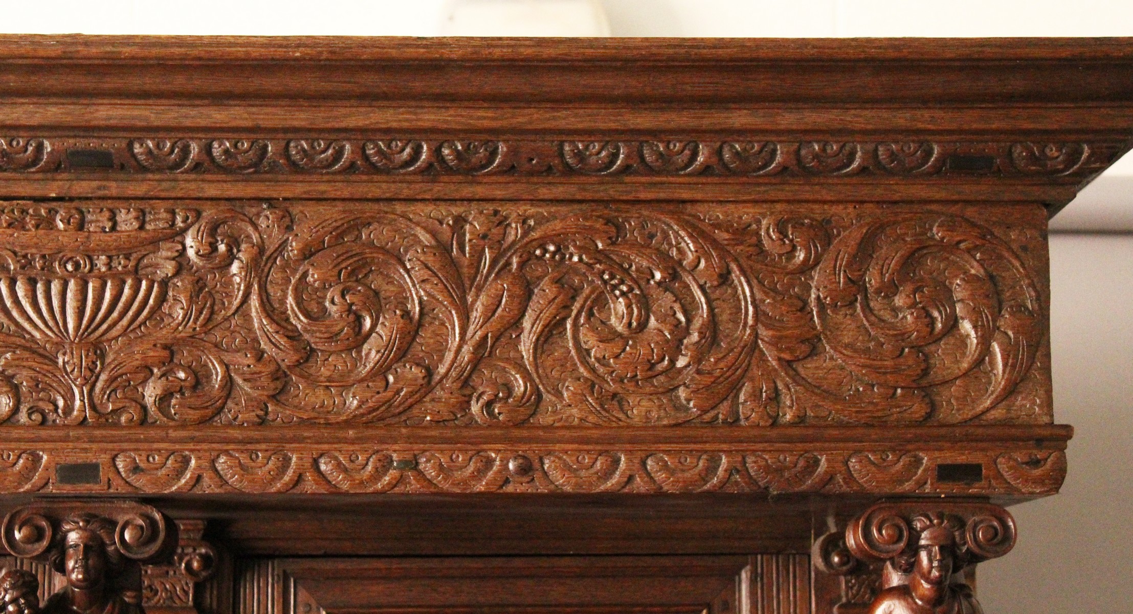 A GOOD 17TH CENTURY FLEMISH OAK CUPBOARD, with carved cornice and frieze, carved with a vase and - Image 4 of 16