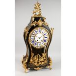 AN IMPOSING LARGE, 19TH CENTURY FRENCH BOULLE MANTLE CLOCK of typical form, with enamel dial and