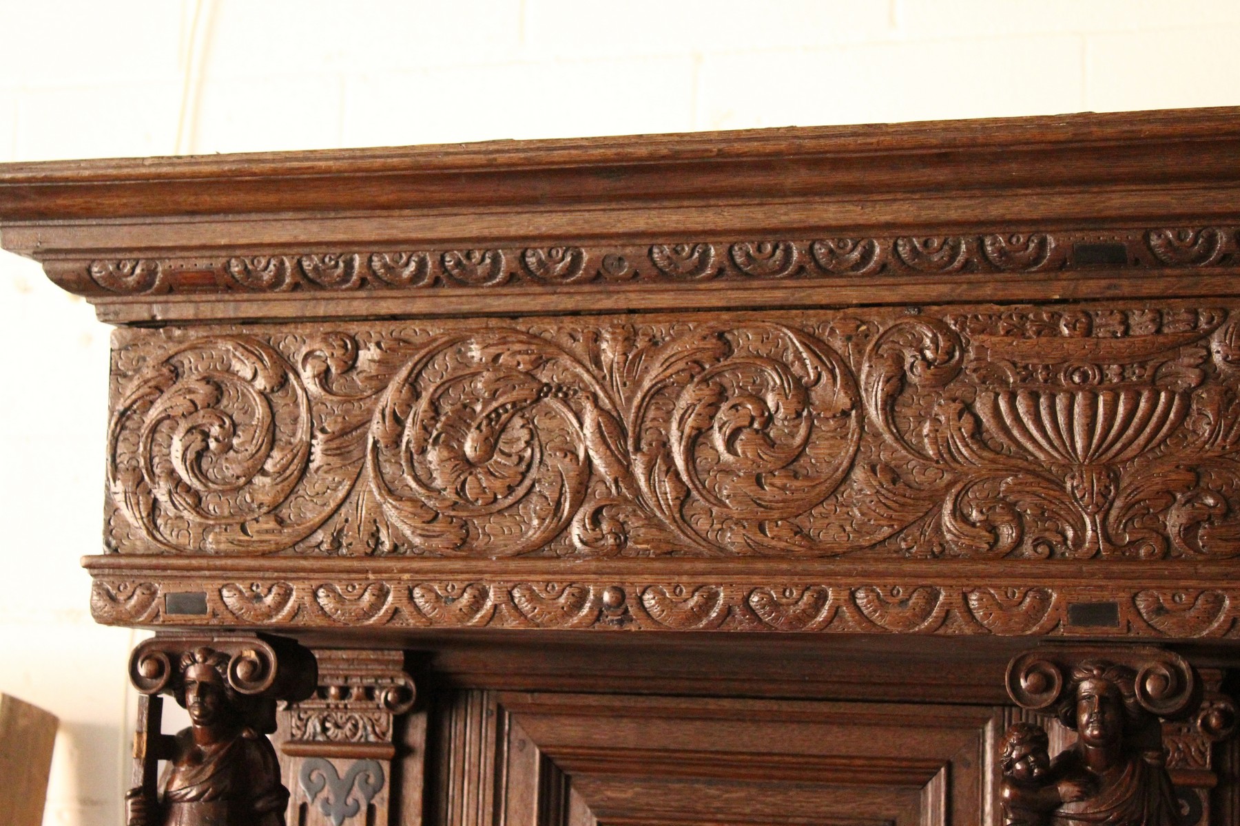 A GOOD 17TH CENTURY FLEMISH OAK CUPBOARD, with carved cornice and frieze, carved with a vase and - Image 3 of 16