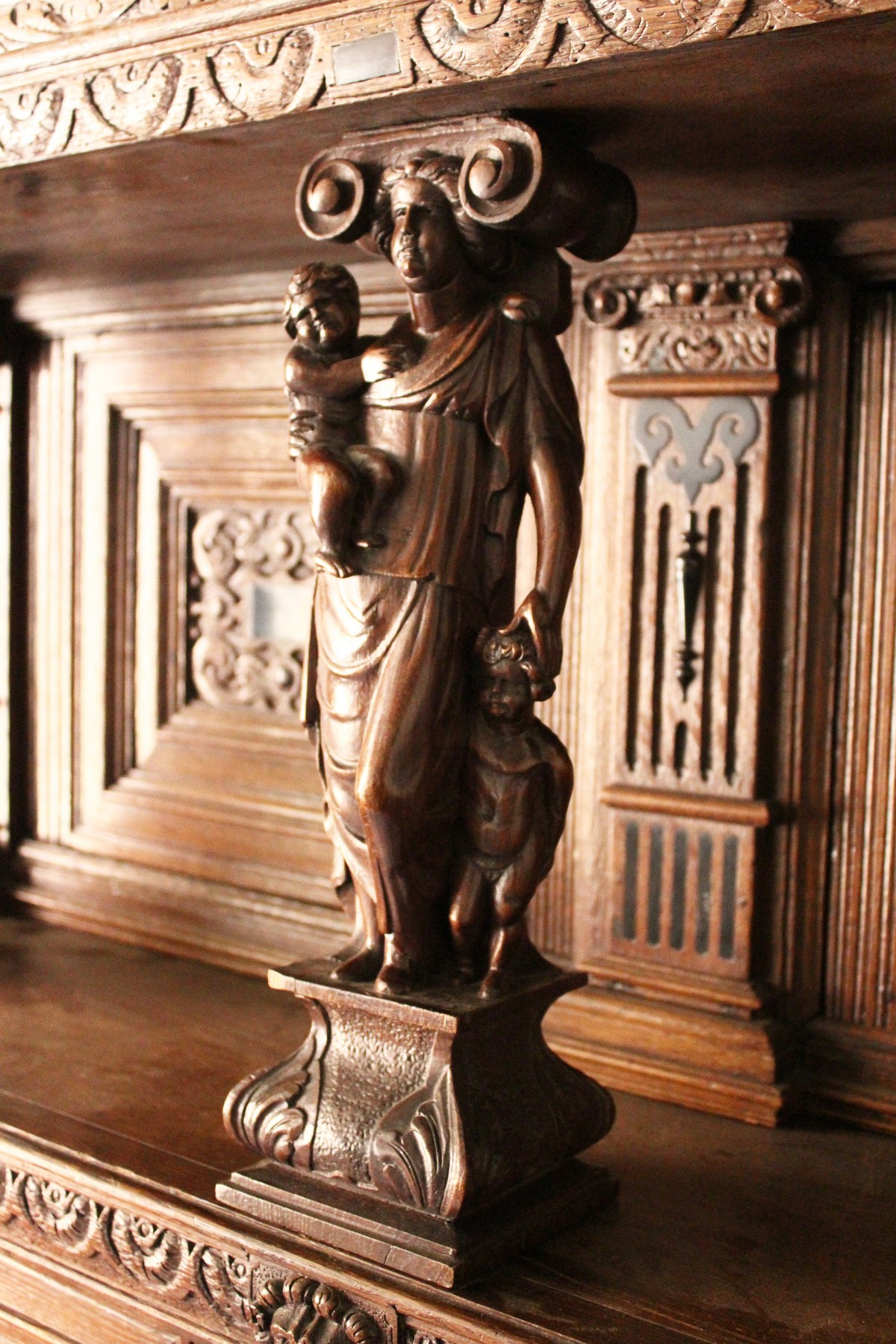 A GOOD 17TH CENTURY FLEMISH OAK CUPBOARD, with carved cornice and frieze, carved with a vase and - Image 6 of 16