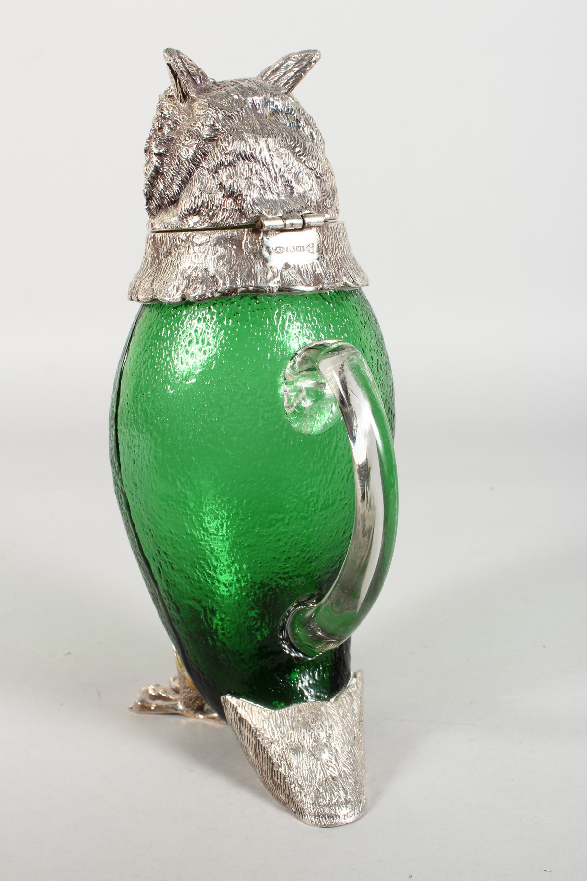 A SUPERB LARGE OWL CLARET JUG with plated head, glass eyes and plated claw feet. 11.5ins high. - Image 2 of 3