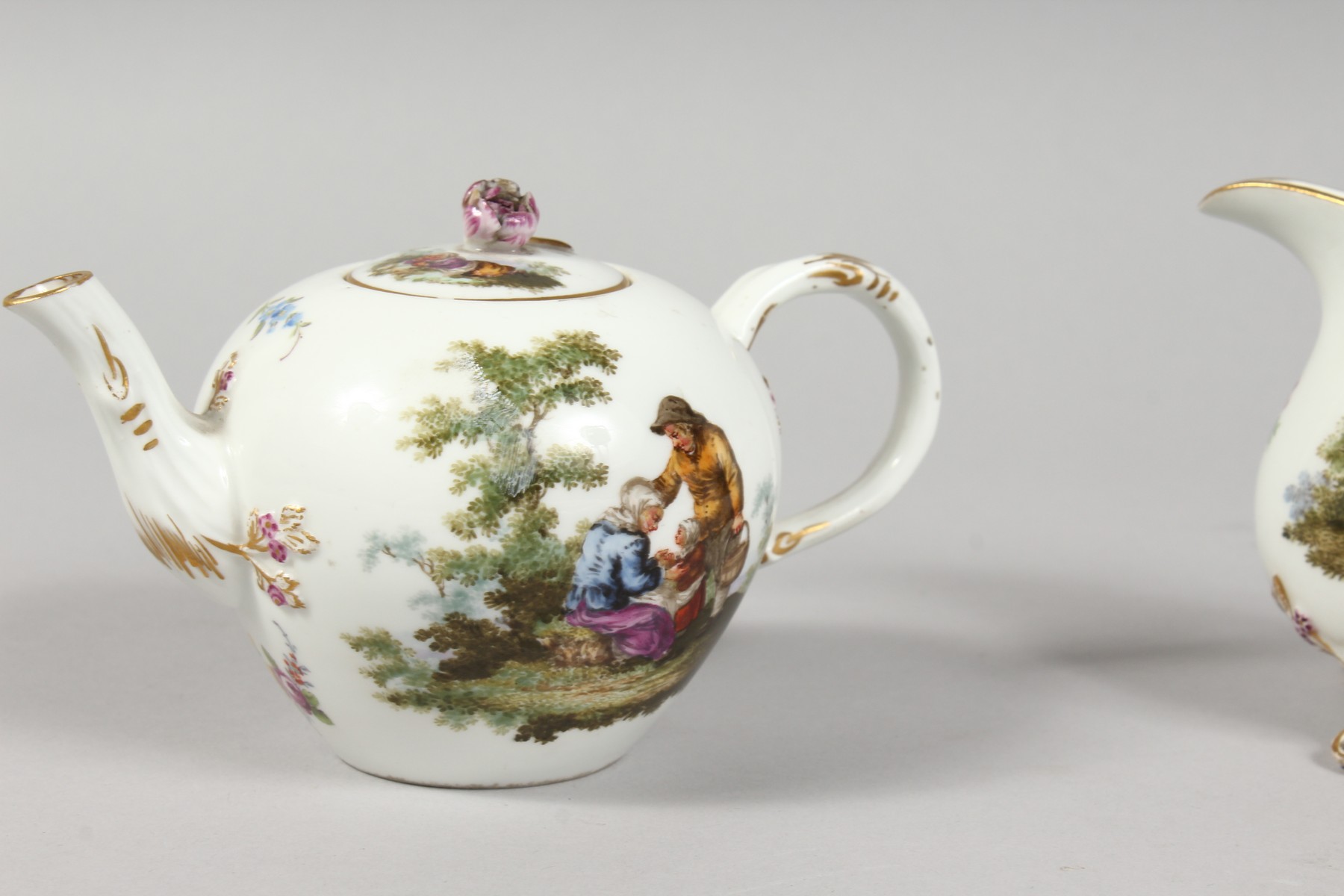 A SUPERB 18TH CENTURY MEISSEN PORCELAIN FOUR PIECE CABARET SET, with oval tray, teapot and cover, - Image 7 of 15