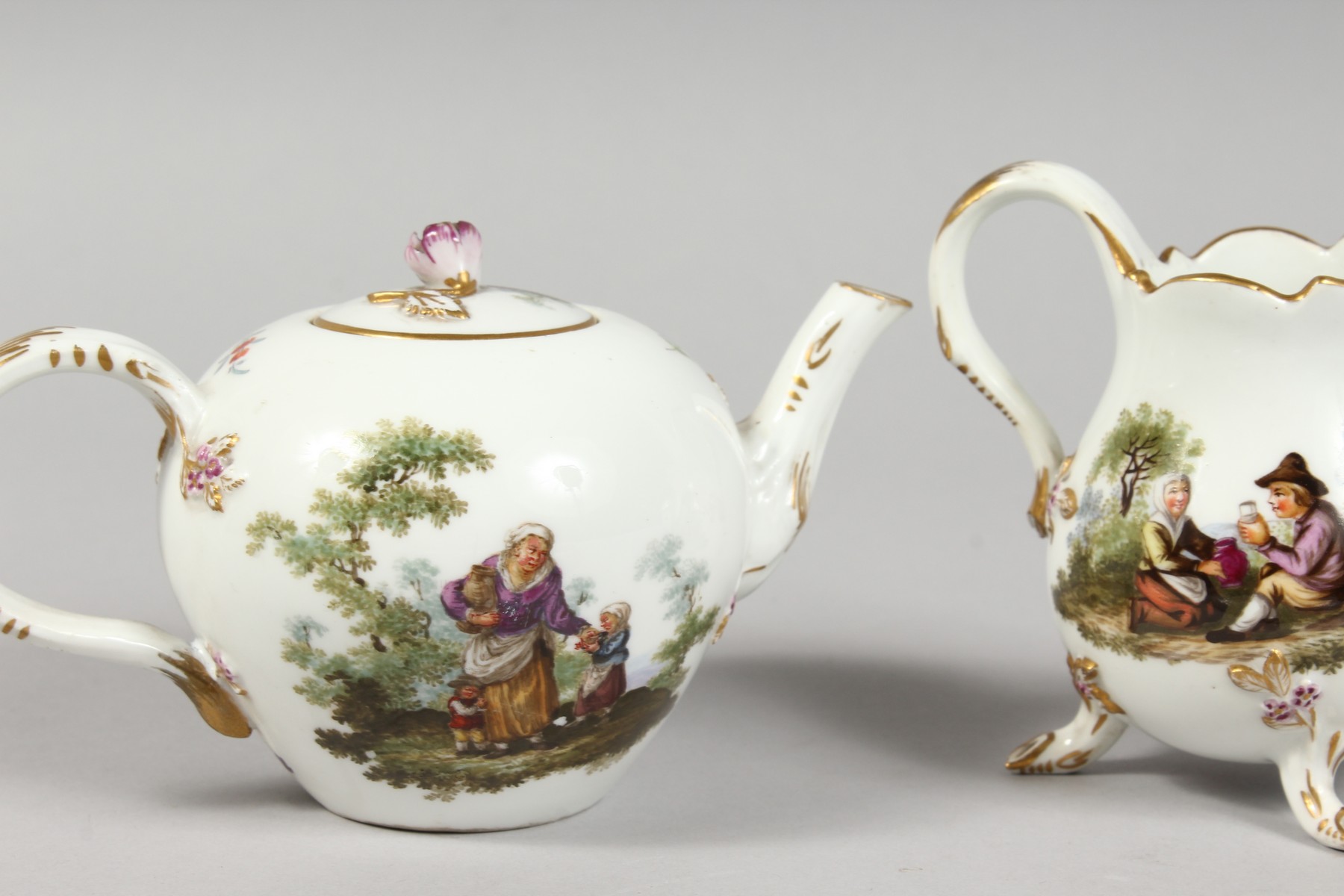 A SUPERB 18TH CENTURY MEISSEN PORCELAIN FOUR PIECE CABARET SET, with oval tray, teapot and cover, - Image 10 of 15