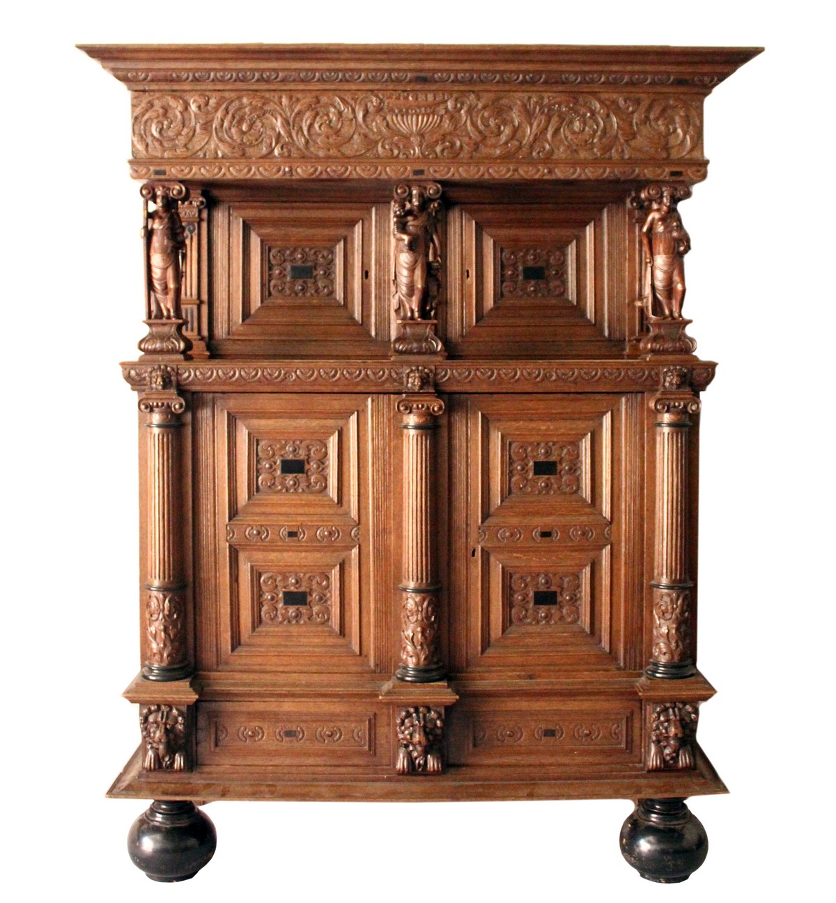 A GOOD 17TH CENTURY FLEMISH OAK CUPBOARD, with carved cornice and frieze, carved with a vase and