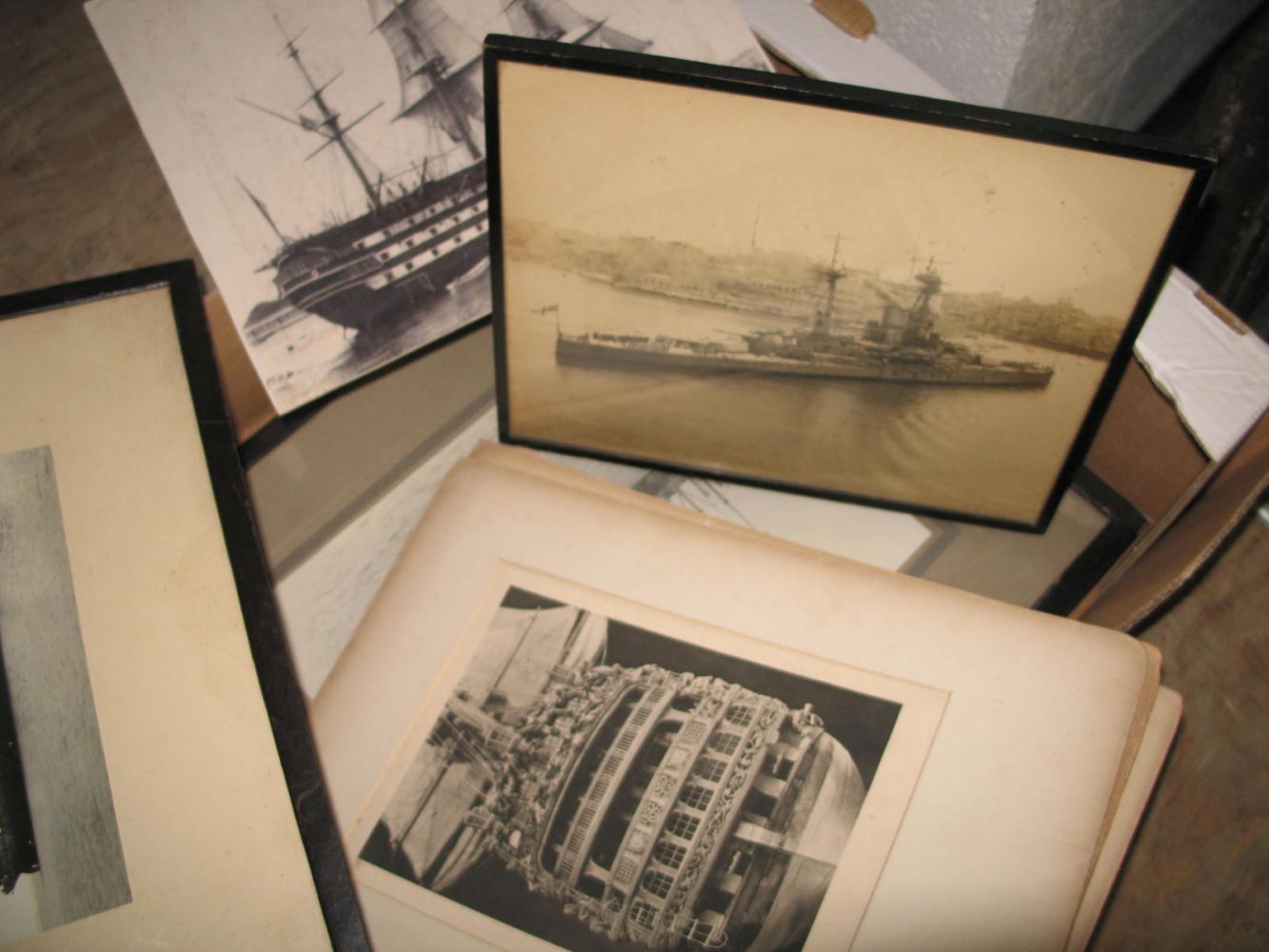 MARITIME / PHOTOS coll'n of maritime historical photos, incl. H.M.S. Victory, b/w, some f. & g. (