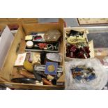 A large quantity of costume jewellery and miscellaneous collectables.