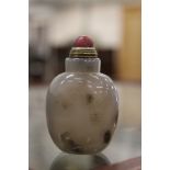 A Chinese hardstone snuff bottle.