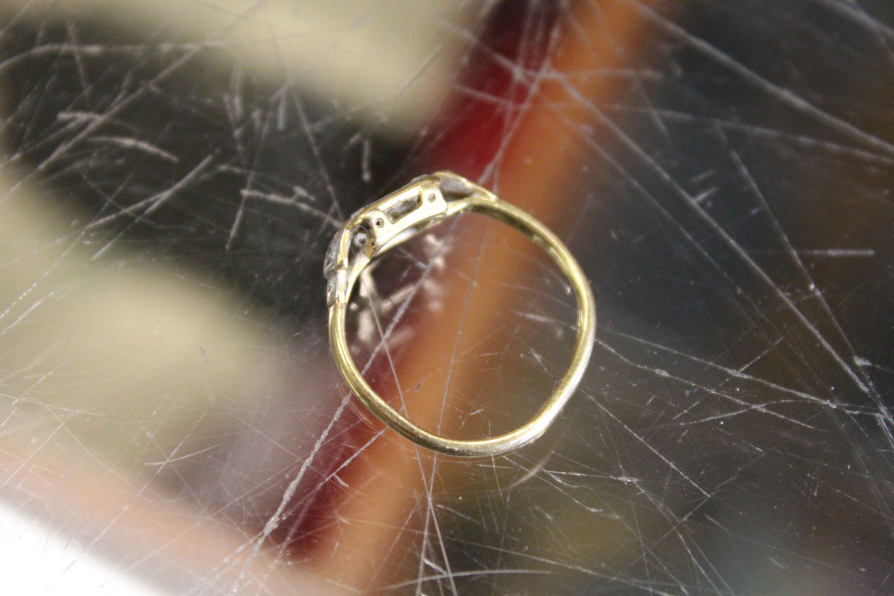 A gold and diamond ring (lacking one diamond). - Image 2 of 2