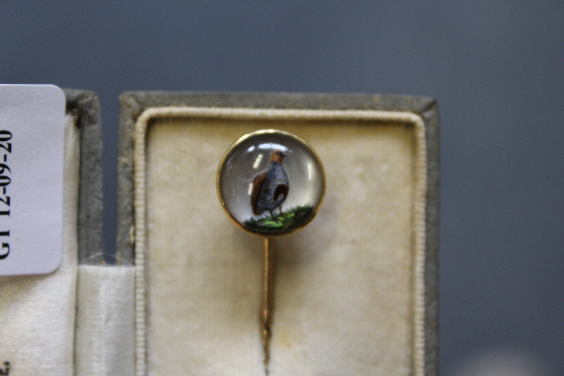 A good 18ct gold tie pin mounted with an Essex Crystal Partridge. - Image 2 of 4