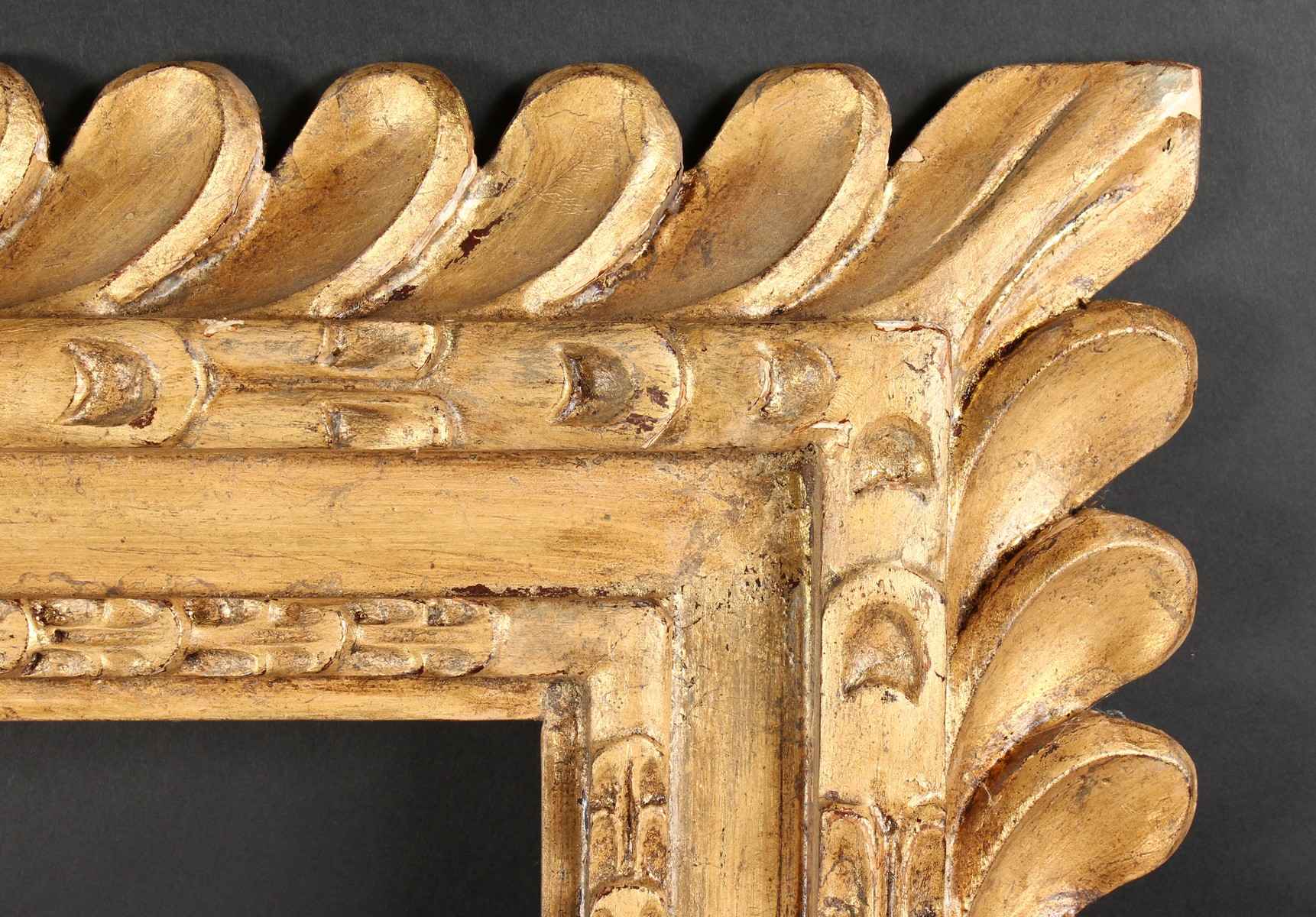 An Early 20th Century Carved Wood Frame with a Heavy Knulled Edge. 30" x 22.5" - 76.25cm x 57cm. (