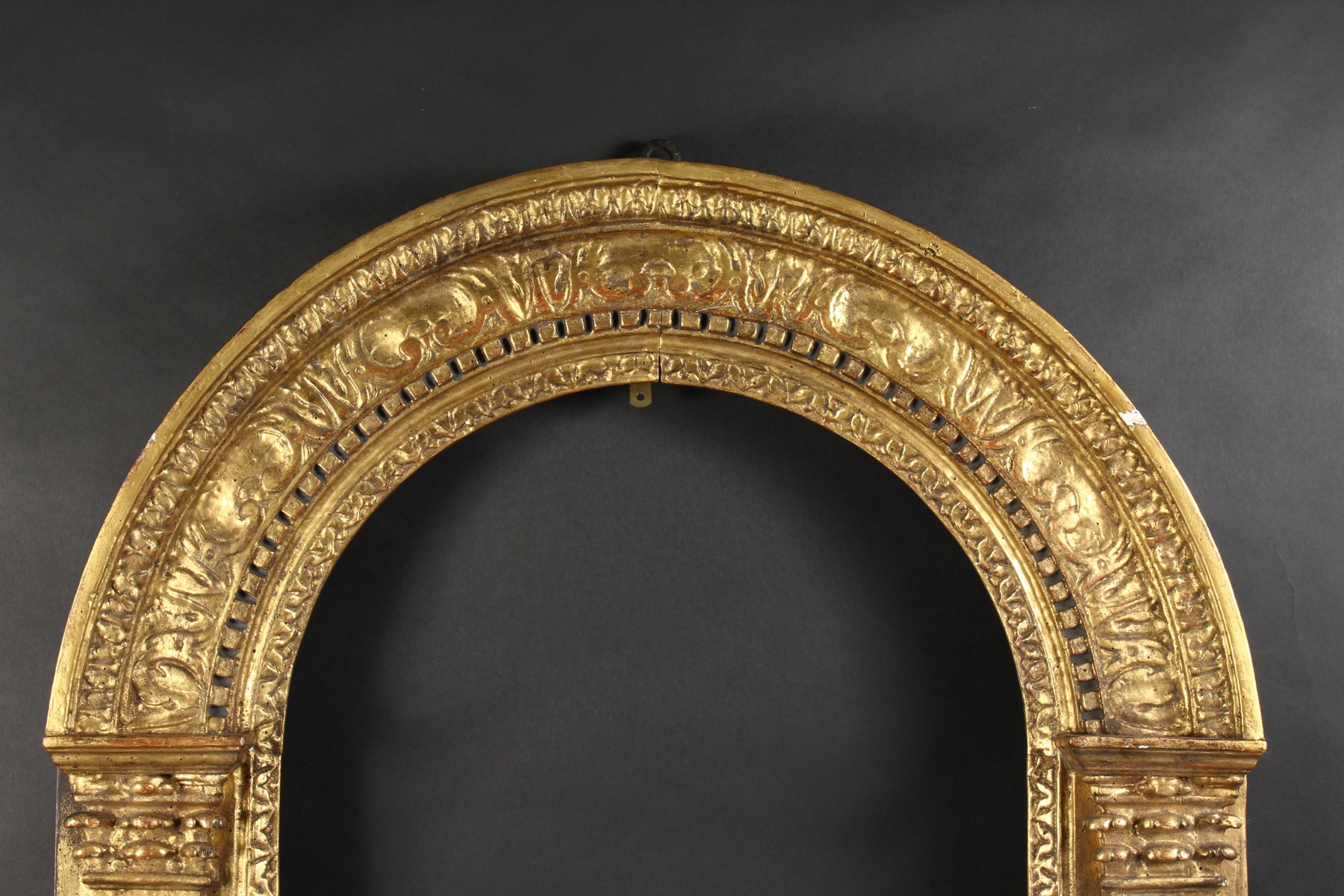 A Fine Quality 18th Century Arch Top Tabernacle Frame, Bearing Script. 29.5" x 17.5" - 75cm x 44. - Image 2 of 4