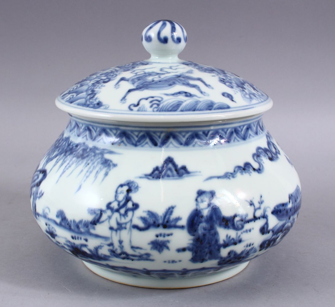 A CHINESE MING STYLE BLUE & WHITE PORCELAIN GINGER JAR & COVER, decorated with figures at