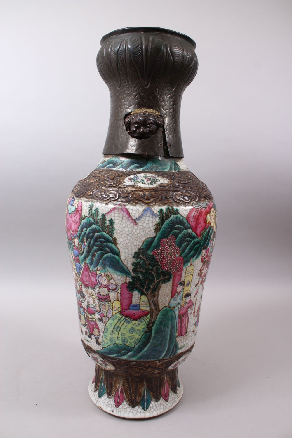 A 19TH CENTURY CHINESE FAMILLE ROSE CRACKLE GLAZED PORCELAIN VASE, painted with a battle scene, - Image 2 of 8