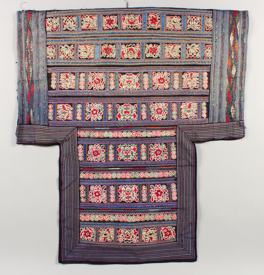 A GOOD 19TH / 20TH CENTURY CHINESE EMBROIDERED SILK BABY CARRY, the textile embroidered with various
