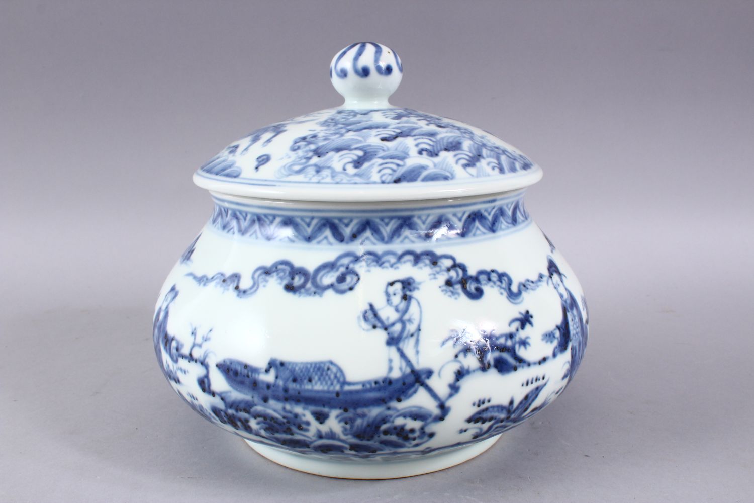 A CHINESE MING STYLE BLUE & WHITE PORCELAIN GINGER JAR & COVER, decorated with figures at - Image 4 of 6
